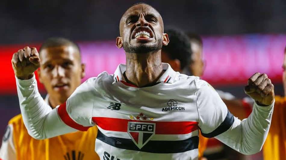 André Silva com a camisa do São Paulo