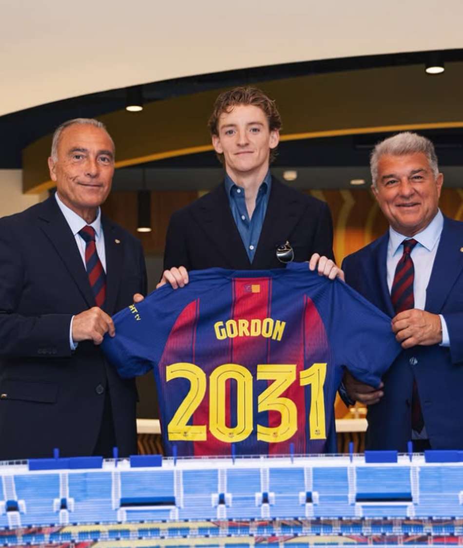 Anthony Gordon em apresentação ao Barcelona