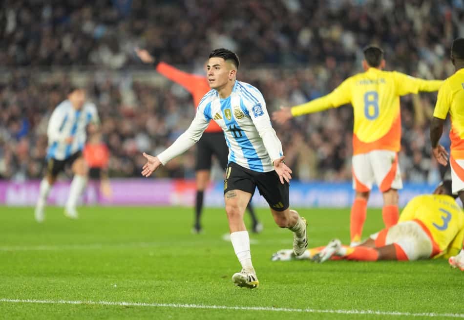 Almada comemora gol pela seleção argentina