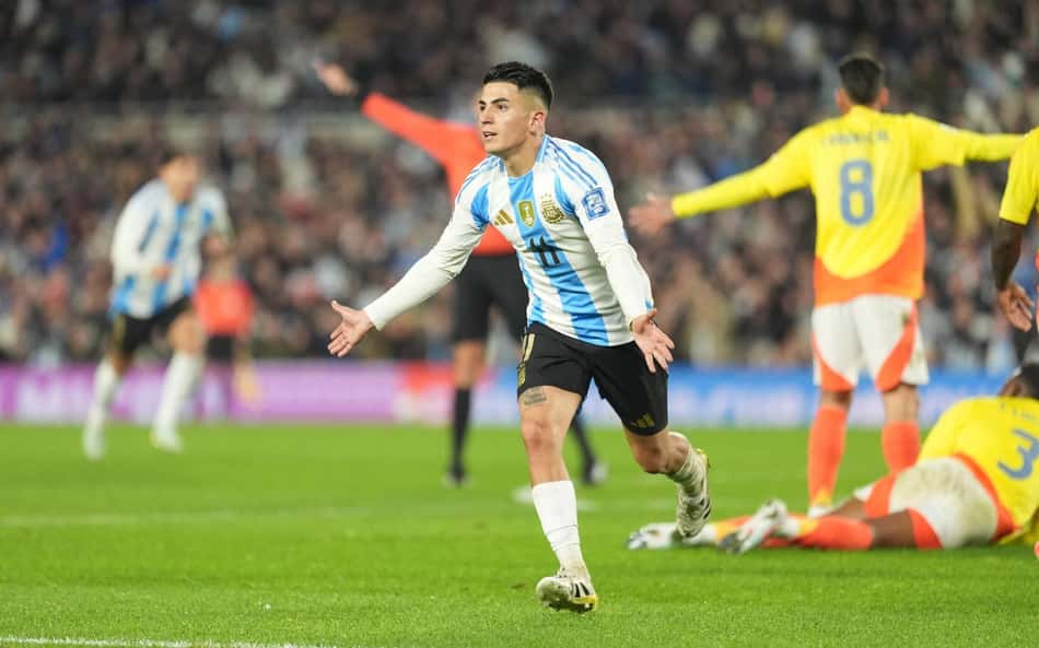 Almada comemora gol pela seleção argentina