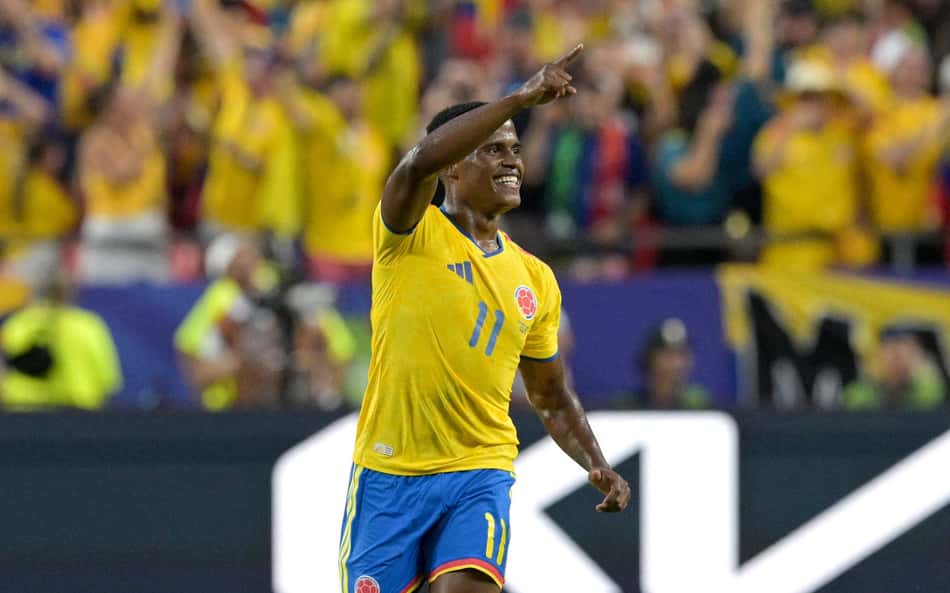 Jhon Arias comemora gol pela Colômbia na Copa do Mundo