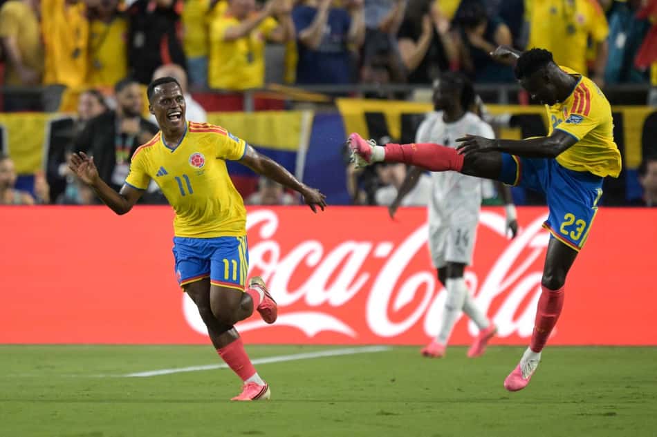 Jhon Arias comemorando gol que deu a classificação á Colômbia ás oitavas de final da Copa do Mundo