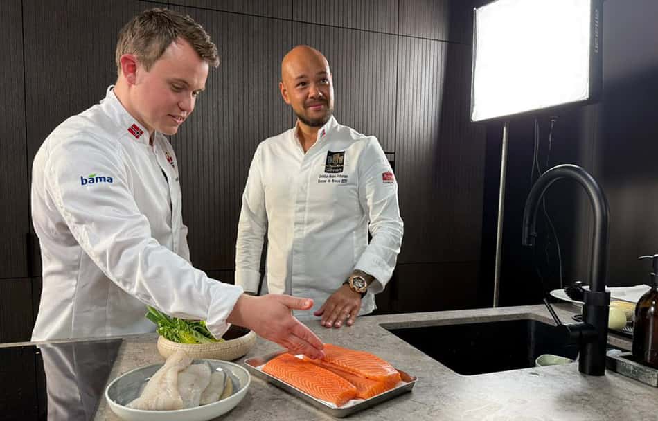 Aron Espeland (esquerda) e Christian Karlsson (direita) são dois dos três chefes de cozinha da seleção da Noruega na Copa do Mundo (Foto: Reprodução / Norwegian Seafood Council)