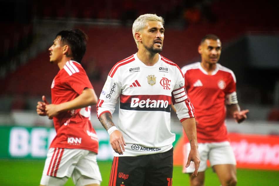 Arrascaeta em ação durante Flamengo x Internacional