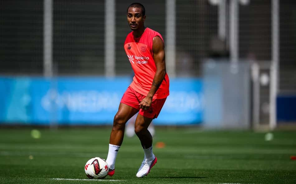 Arthur durante a pré-temporada com o Bayer Leverkusen