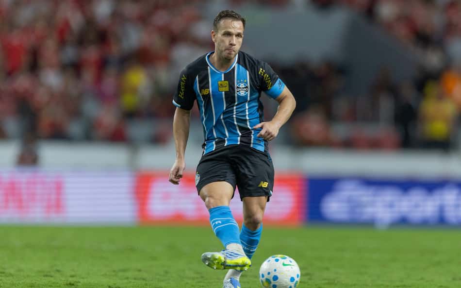 Corinthians sonha com Arthur, mas alto custo afasta acordo