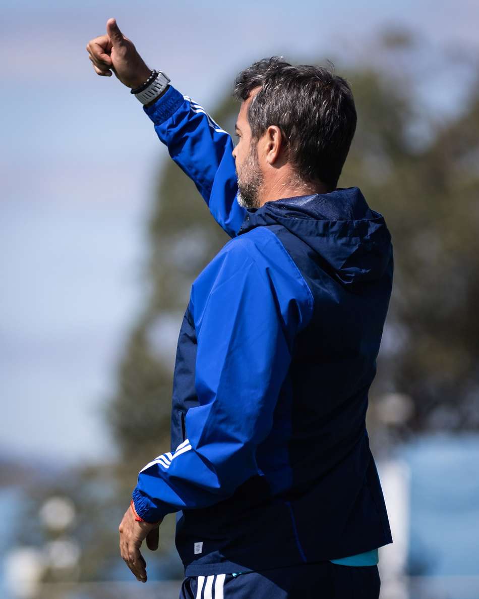 Artur Jorge comanda o Cruzeiro em jogo-treino contra o São Caetano
