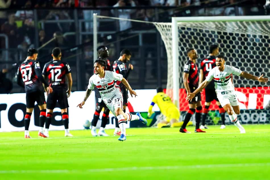 Partida entre São Paulo e Athletico-PR pelo Campeonato Brasileiro 2026