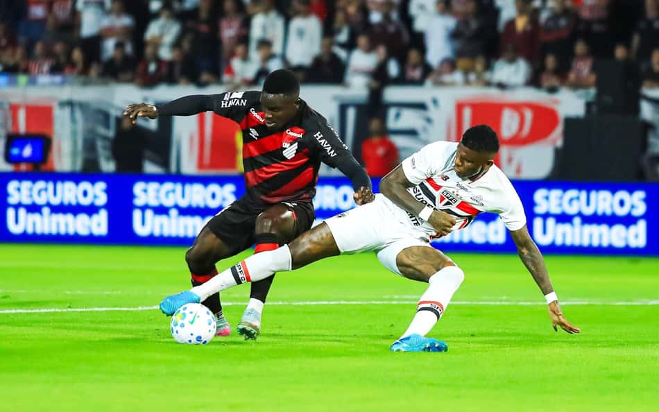 Partida entre São Paulo e Athletico-PR pelo Campeonato Brasileiro 2026
