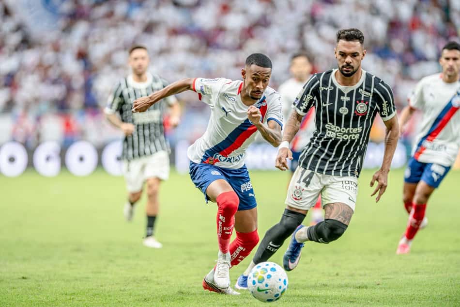 Ademir e Raniele no confronto entre Bahia e Corinthians