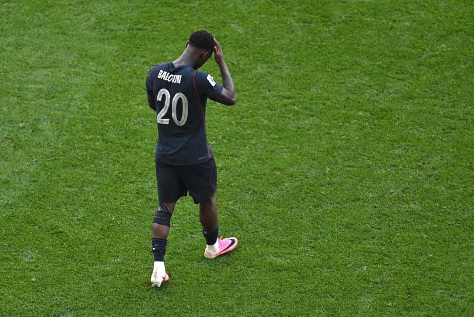 Folarin Balogun durante o confronto entre Estados Unidos e Bélgica pela Copa do Mundo de 2026 