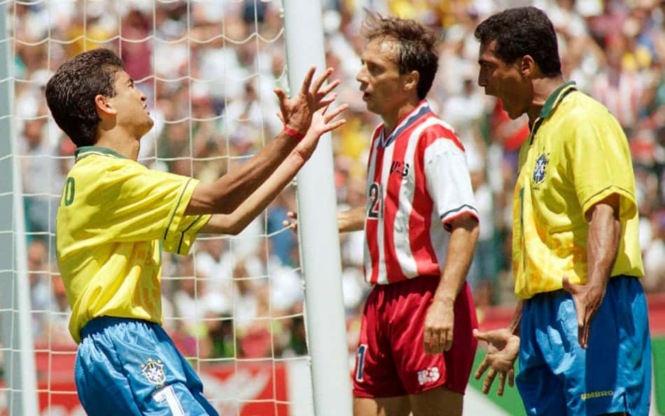 Bebeto e Romário comemoram gol do Brasil contra o Estados Unidos em 1994