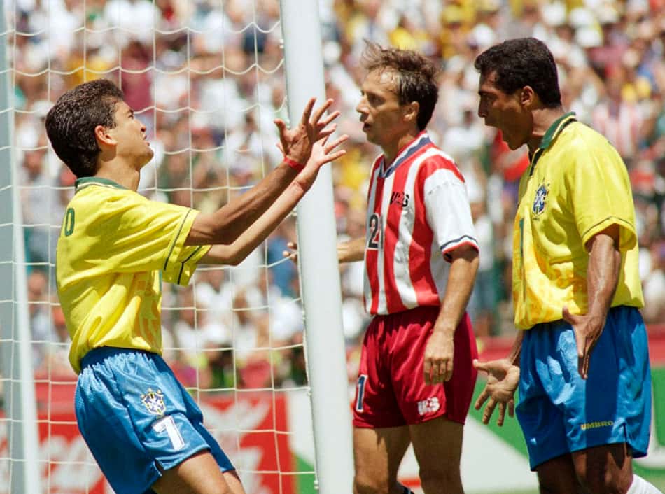 Bebeto e Romário comemoram gol do Brasil contra o Estados Unidos em 1994