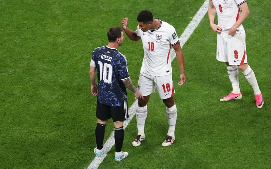 Leitura labial revela discussão de Bellingham e Messi durante semifinal