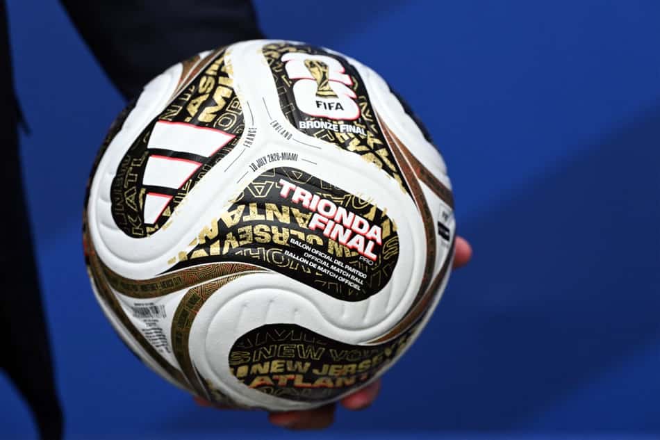 Bola da partida entre França e Inglaterra pela Copa do Mundo 2026 