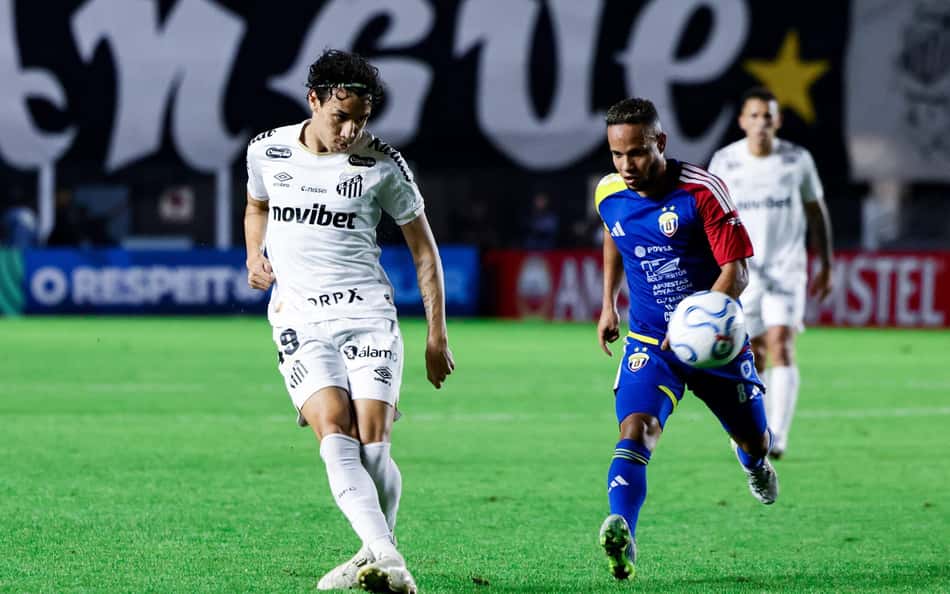 Gabriel Bontempo em lance da partida contra a Universidad Central pela Sul-Americana