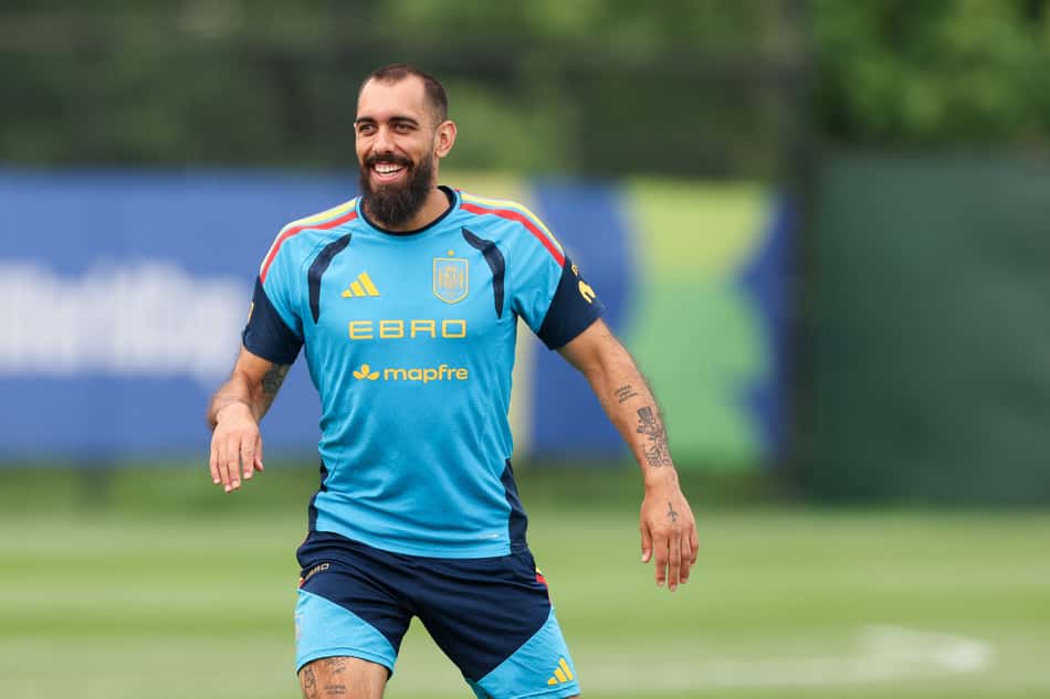 Borja Iglesias em treinamento pela Espanha
