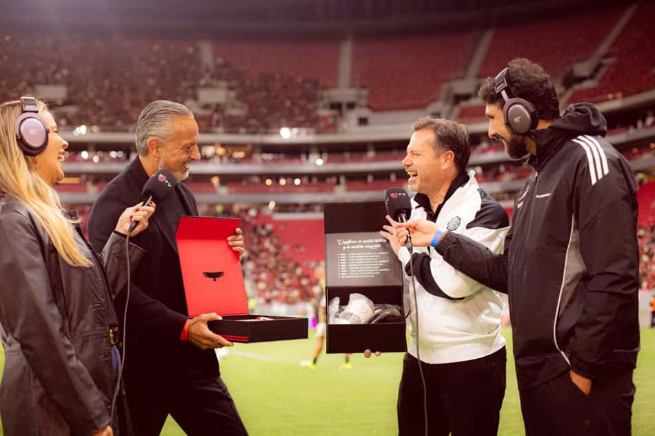 José Boto, diretor do Flamengo, na beira do campo