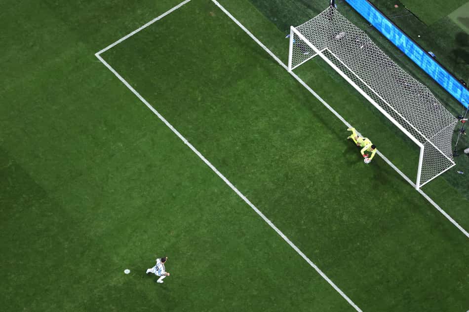Bounou, goleiro do Egito, defende cobrança de pênalti de Messi, da Argentina
