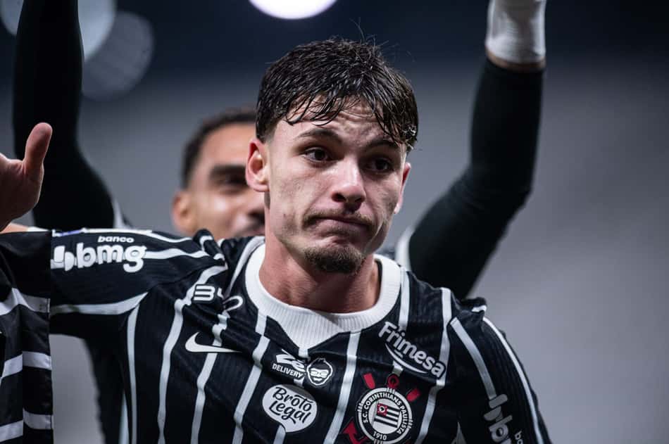 Breno Bidon com a camisa do Corinthians