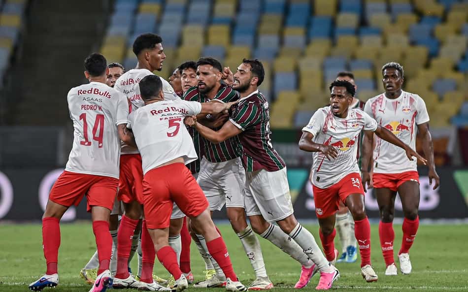 Fluminense marca no fim e arranca empate com Bragantino em jogo com briga e expulsões