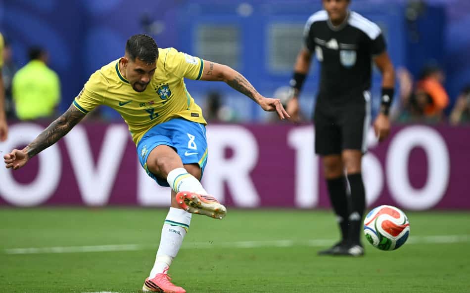 Pênalti perdido por Bruno Guimarães quebra escrita de 40 anos na Seleção Brasileira