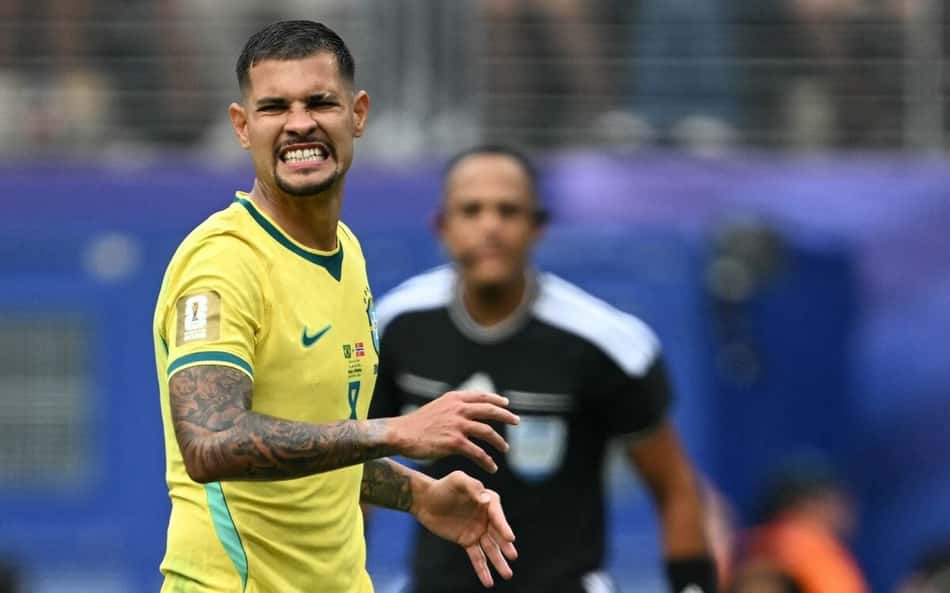 Brasileiros lamentam pênalti perdido por Bruno Guimarães: 'Não pode'