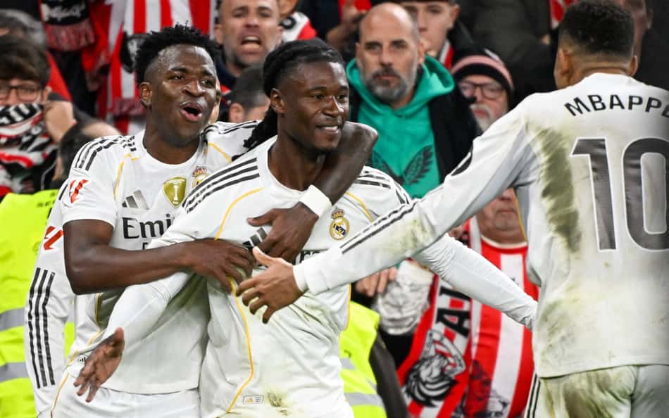 Camavinga e Vini Jr comemorando o gol marcado entre Real Madrid e Athletic Bilbao (Foto: Ander Gillenea/AFP)