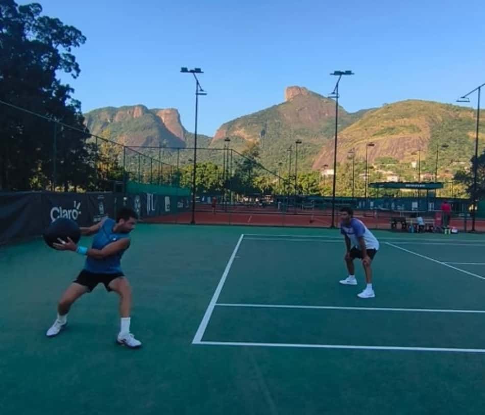 Cameron Norrie durante treino físico na Yes Tennis
