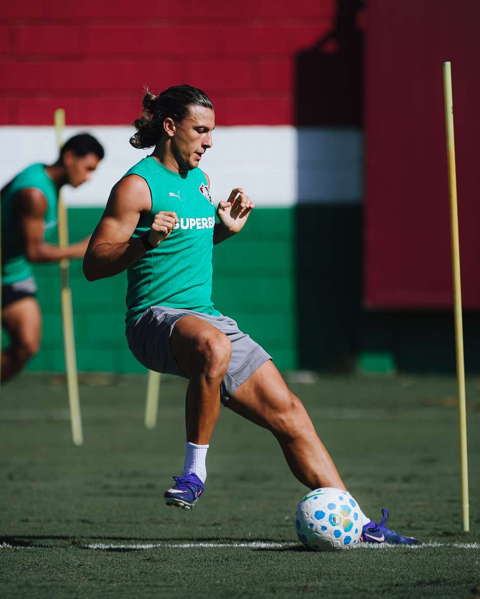 Canobbio em treino do Fluminense no CT