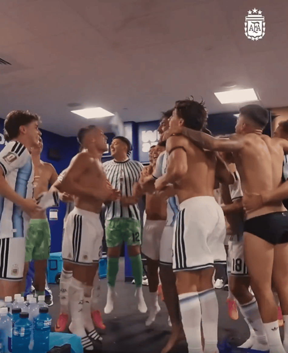 Canto da Argentina remete a polêmica de Maradona na Copa de 94