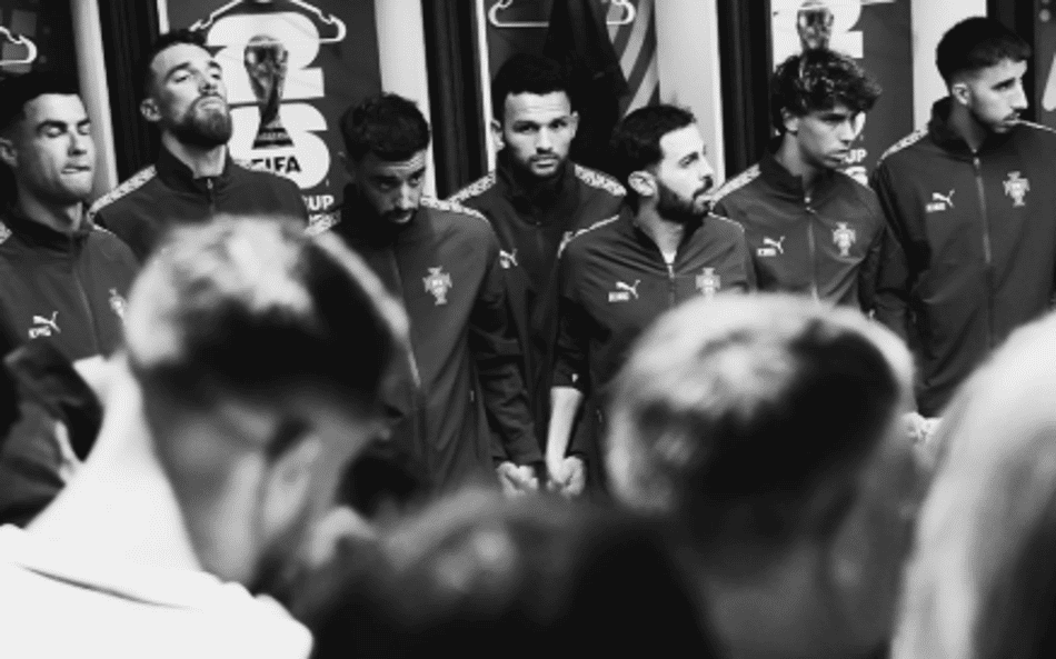 Time de Portugal no vestiário após eliminação contra a Espanha (Foto: Reprodução/X/@brunofernandes)