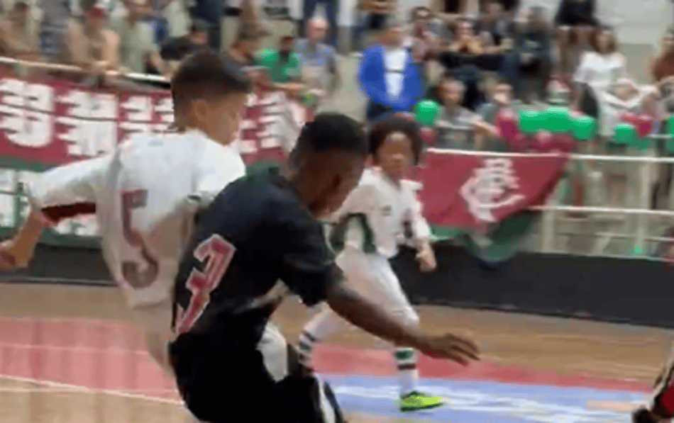 Lance em jogo de Vasco e Fluminense, pelo futsal, vira assunto internacional (Foto: Reprodução: Ygor Lima)