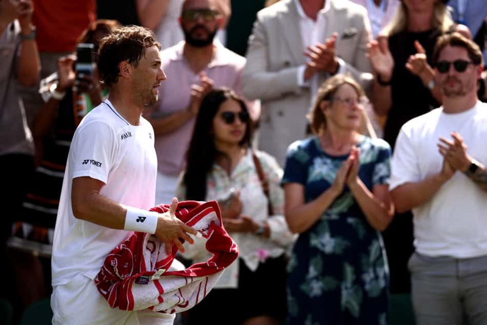 Casper Ruud na derrota na estreia em Wimbledon para Hurkacs