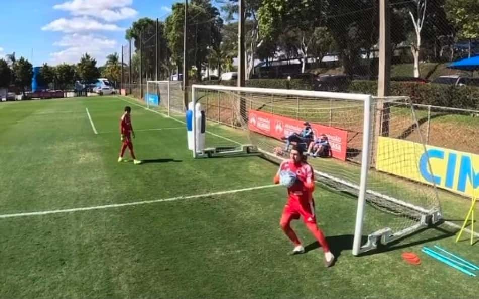 Goleiro do Cruzeiro, Cássio mostra evolução em recuperação de lesão