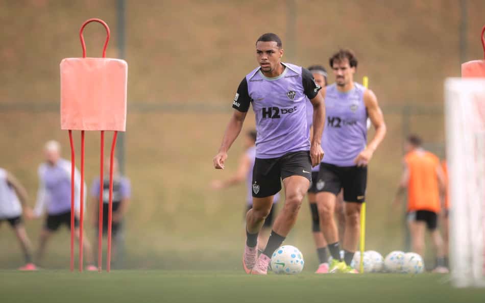 Cauã Soares treinamento (Foto: Pedro Souza / Atlético)