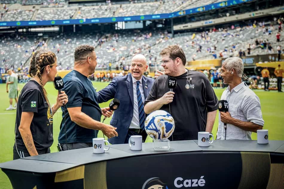 Bancada da CazéTV com Bárbara Coelho, Ronaldo Fenômeno, Casimiro Miguel e Romário