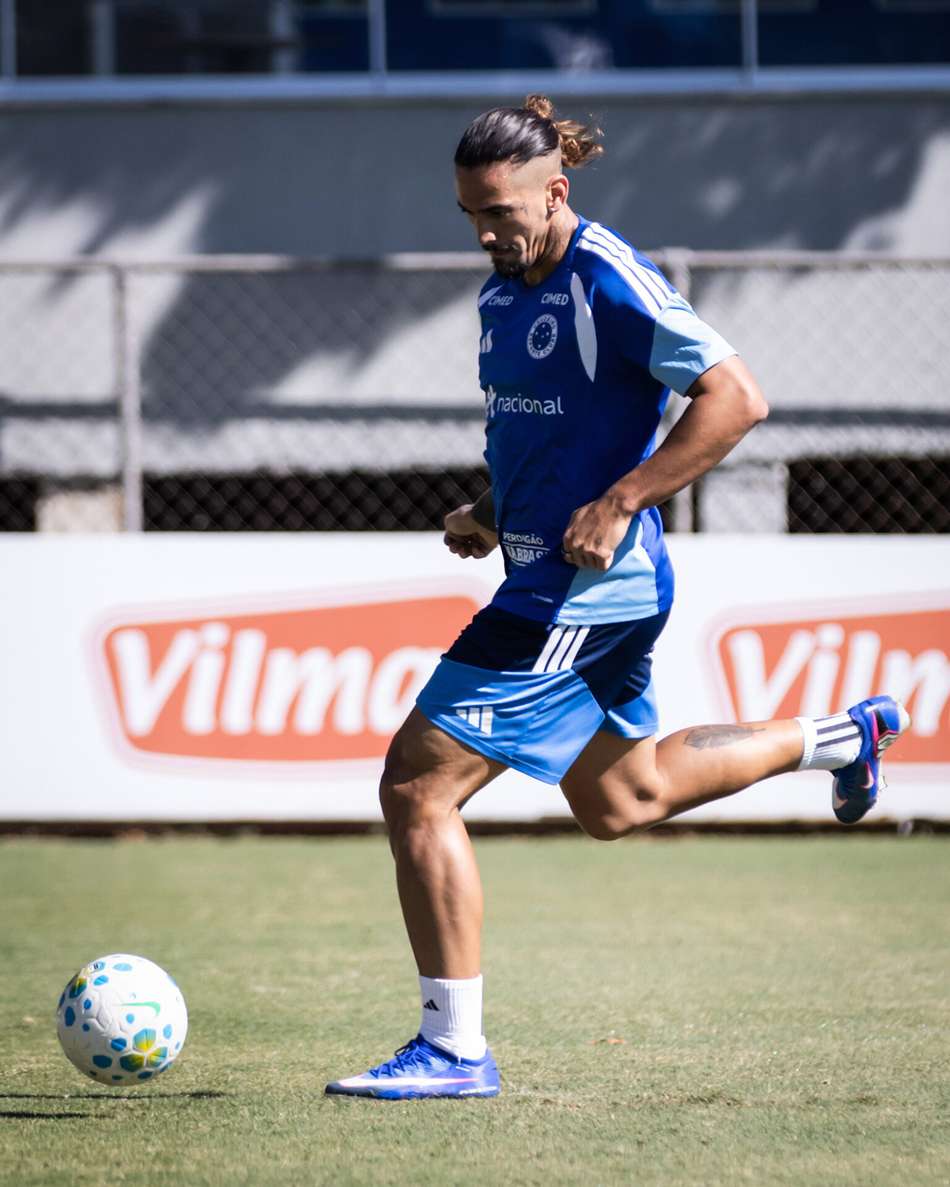 Chico da Costa treina na Toca da Raposa II 