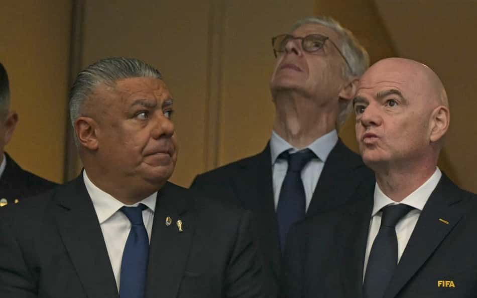 Claudio Tapia e Gianni Infantino assistem à semifinal da Copa do Mundo juntos