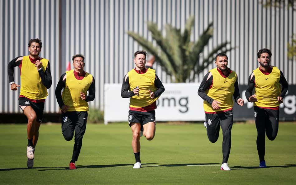 Em transição física, Hugo e Vitinho ficam mais perto de voltar ao Corinthians