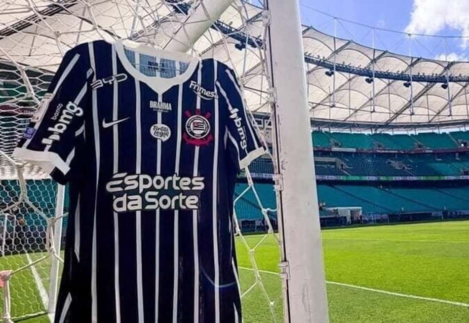 Camisa do Corinthians pendurada na rede