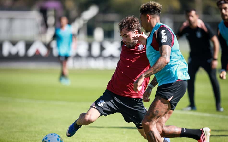 Corinthians intensifica preparação, e Diniz faz testes em treino tático