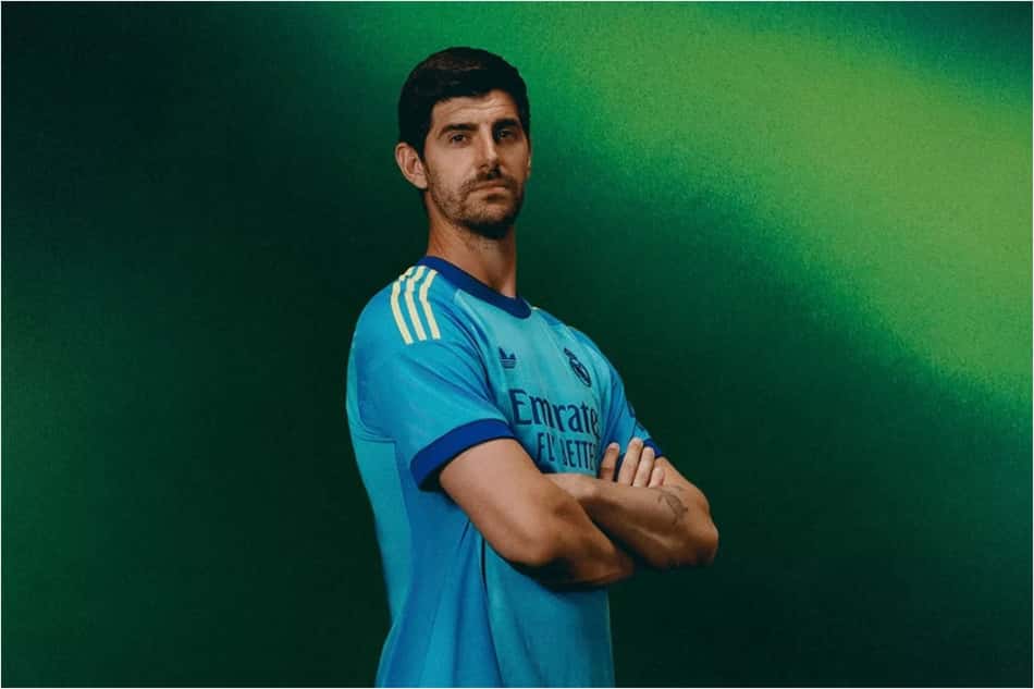 Courtois usando o novo uniforme do Real Madrid