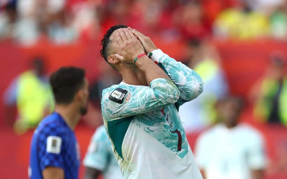 Reação de Cristiano Ronaldo com substituição viraliza: 'Pode não'