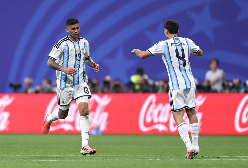 Cuti Romero comemora gol pela Argentina na Copa