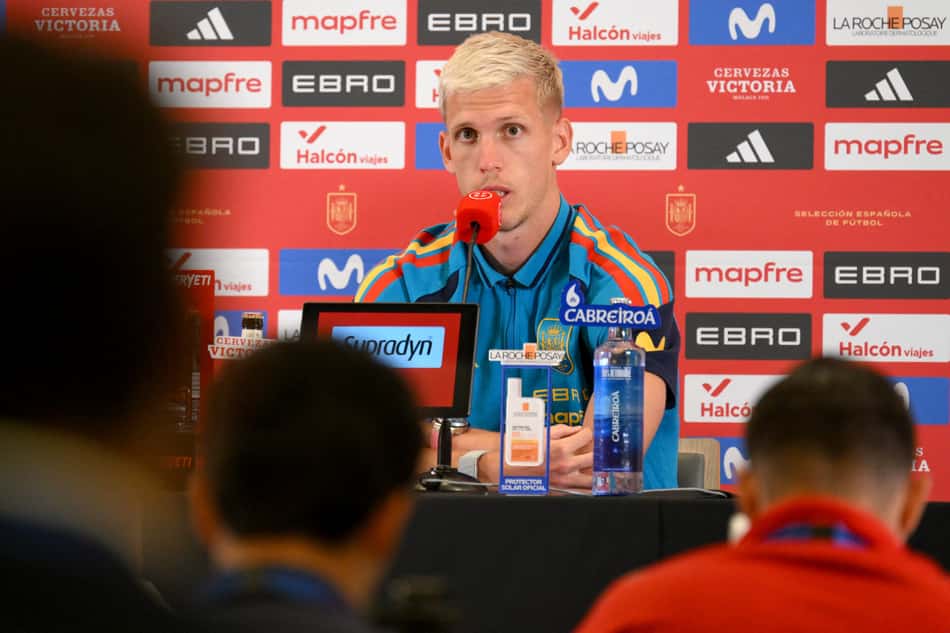 Dani Olmo durante entrevista pela seleção da Espanha