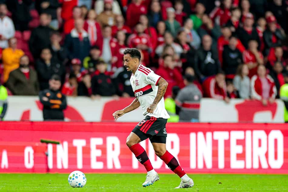 Danilo durante o empate do Flamengo com o Internacional