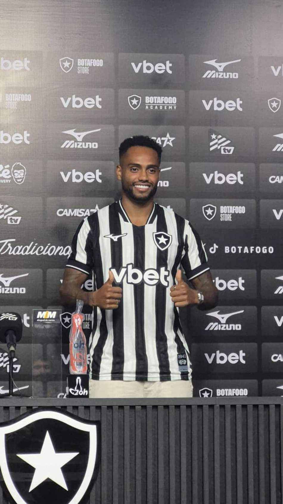 Danilo Pereira vestirá a camisa 9 do Botafogo