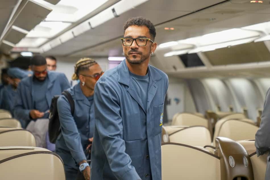 Danilo no embarque da Seleção Brasileira para a Copa do Mundo