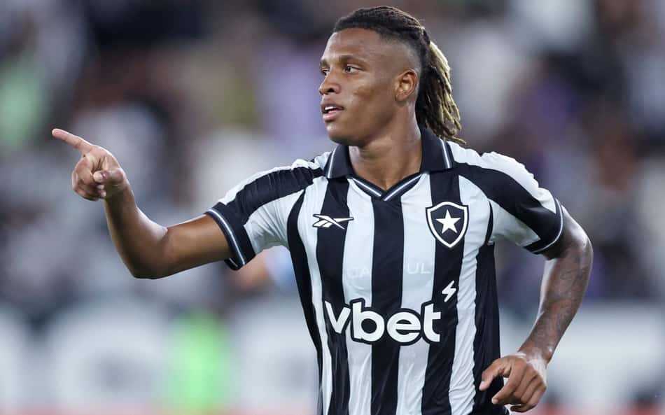 Danilo comemora gol pelo Botafogo em jogo da Libertadores contra o Racing